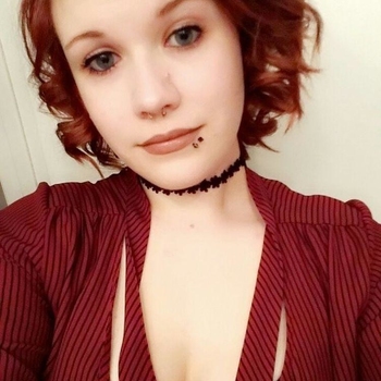 Oudere dame ontknaapt
